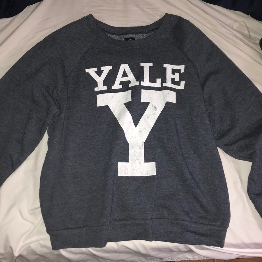 Yale Pullover